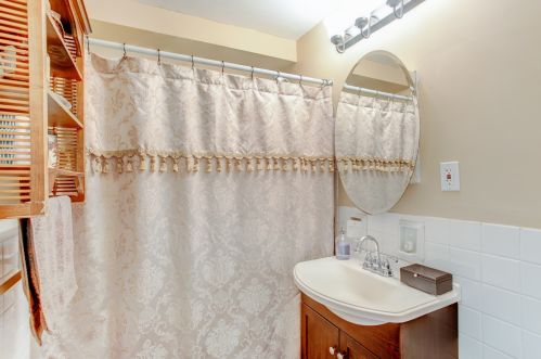 3950 Lake Shore Dr, Chicago IL  60613-3434 exterior