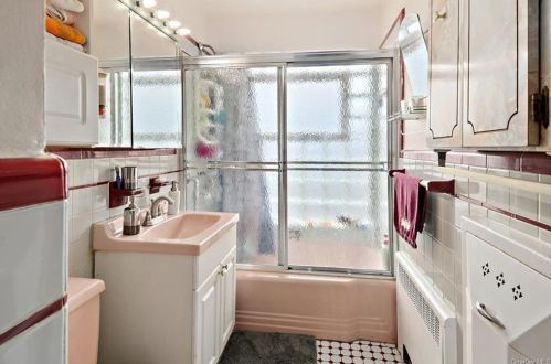 1020 Lydig Ave, Bronx NY 10462-2260 exterior