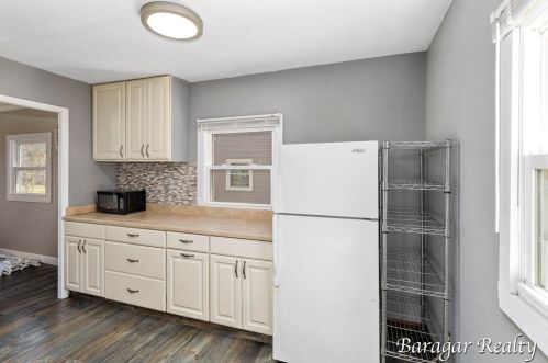 1340 Hollywood St, Grand Rapids MI 49505-3842 exterior