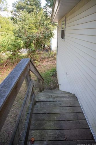 12 Linda Ave, Uncasville CT 06382-1723 exterior