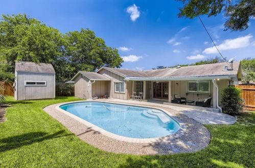 10505 Berthound Dr, Austin TX 78758-4732 exterior