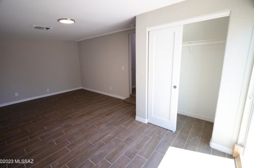 5751 28 St, Tucson AZ 85711-5925 exterior