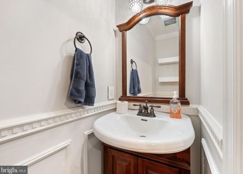 4659 Lambert Dr, Alexandria VA  22311-4942 exterior