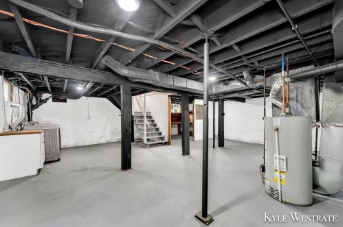 607 Hawthorne St, Grand Rapids MI 49503-3411 exterior