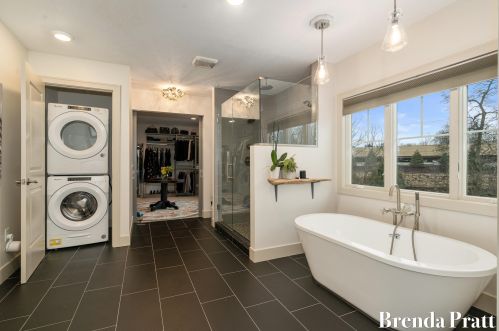 1827 Wealthy St, Grand Rapids MI 49506-2920 exterior