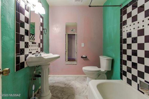 2805 Lester St, Tucson AZ 85705-8928 exterior