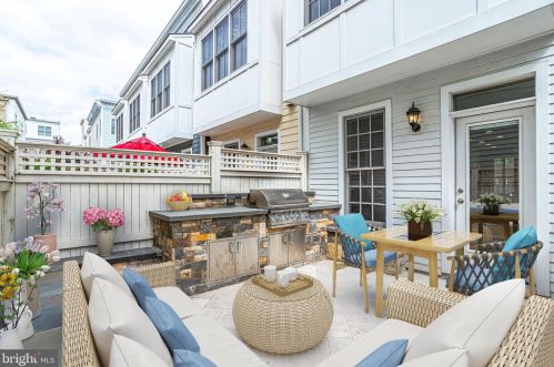 804 Montgomery St, Alexandria VA  22314-1968 exterior