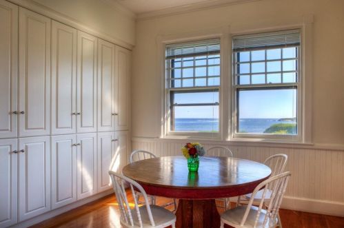 225 Ruggles Ave, Middletown RI 02840-4351 exterior