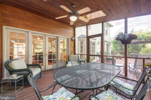 1621 Linway Park Dr, Mc Lean VA 22101-4149 exterior