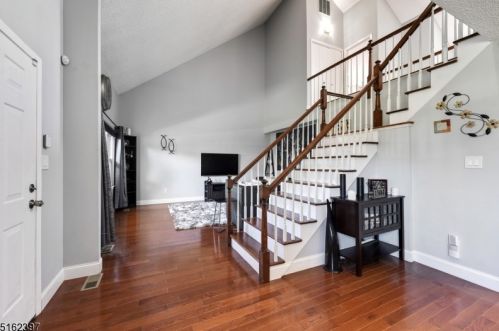 13 Wareham Ct, Scotch Plains, NJ 07076-3131