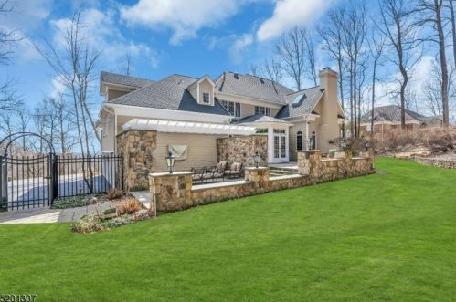 7 Chilton Rd, Chester NJ  07930-3107 exterior