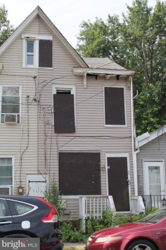 375 Cummings Ave, Trenton, NJ 08611-1141