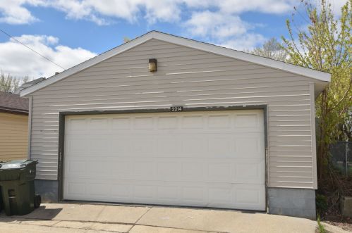2214 59, Milwaukee WI 53219-2104 exterior