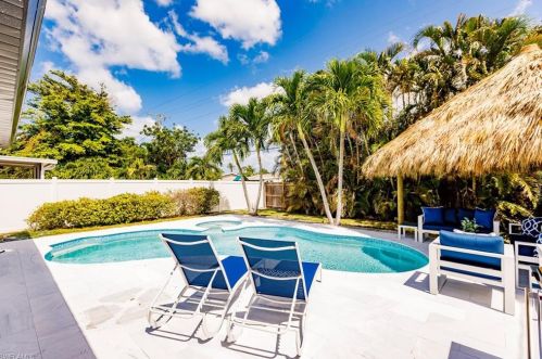 819 96 Ave, Naples FL 34108-2465 exterior