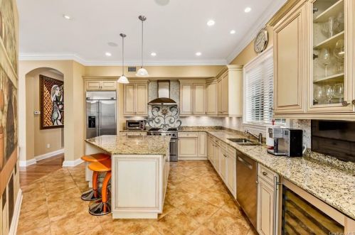 2 Shadow Tree Ln, Briarcliff NY 10510-2255 exterior