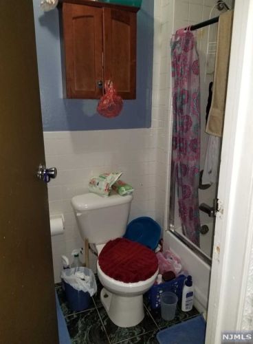 423 Sherman Pl, Fairview NJ 07022-1818 exterior