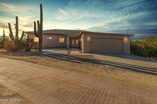 828 Cresta Loma Dr, Tucson AZ 85704-3706 exterior