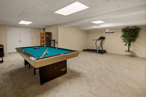 3 Huckleberry Hl Rd, Wilton CT 06897-2802 exterior