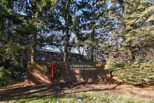 1219 Jackson St, Milwaukee WI  53202-2654 exterior