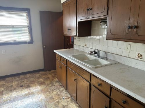 4243 61st St, Milwaukee, WI 53220-3094