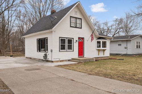 1118 Kenwood Ave, Belding MI 48809-1313 exterior