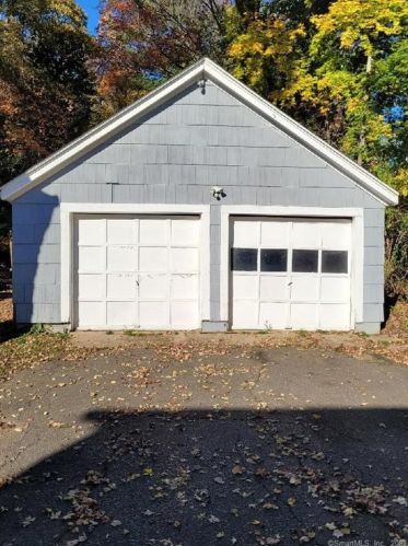 21 Lovell Ave, Windsor CT  06095-4246 exterior