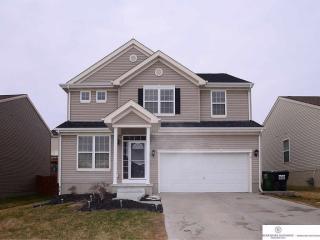 16226 Loop St, Omaha, NE 68136-1383