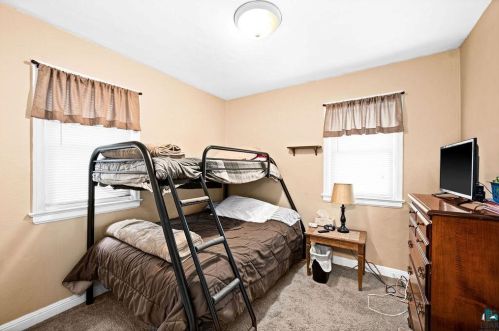 3027 Hutchinson Rd, Duluth MN 55811-2830 exterior