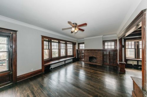 1009 29th St, Milwaukee, WI 53215-1617