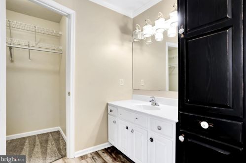 10 Lexington Dr, Hanover PA 17331-8657 exterior