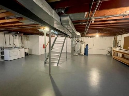 6154 Torrington Rd, Kalamazoo MI 49009-8046 exterior