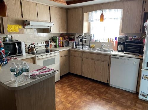 7405 Executive Wood Ct, Port Richey FL 34668-1609 exterior