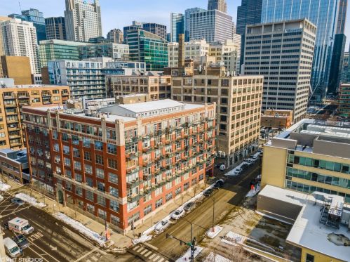 333 Desplaines St, Chicago IL 60661-1151 exterior