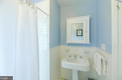 117 Peyton St, Alexandria VA 22314-2723 exterior