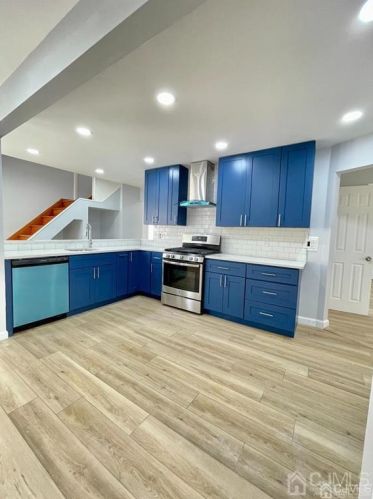 201 Campbell St, Woodbridge NJ  07095-2305 exterior