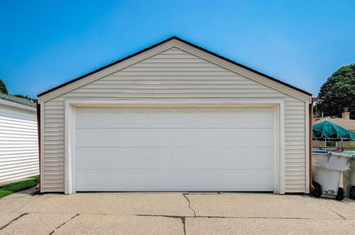 2537 63, Milwaukee WI 53219-2628 exterior