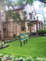 527 Aiken Ave, Pittsburgh PA  15206-2893 exterior