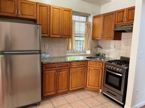 2901 Bronxwood Ave, Bronx NY  10469-3629 exterior