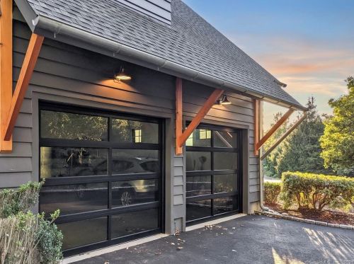 232 Bayberry Ln, Westport CT 06880-4033 exterior