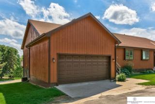 7831 Read Plz, Omaha, NE 68122-1452