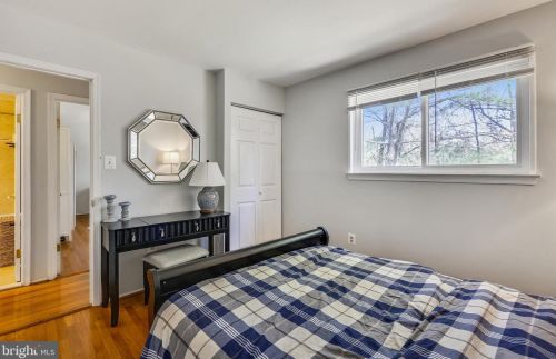 10 Grovepoint Ct, Rockville MD 20854-5505 exterior