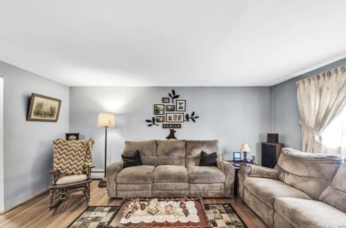 26 Concord Ter, Enfield CT 06082-2106 exterior