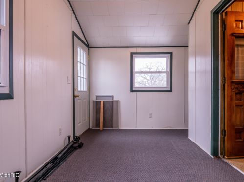 320 Elizabeth St, Sylvan Beach MI 49461-1311 exterior