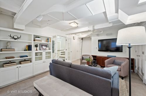 414 Wellington Ave, Chicago IL  60657-5804 exterior