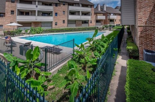 2500 Burleson Rd, Austin TX  78741-5609 exterior