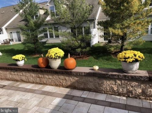 49 Falcon Ct, Trenton NJ 08690-2466 exterior