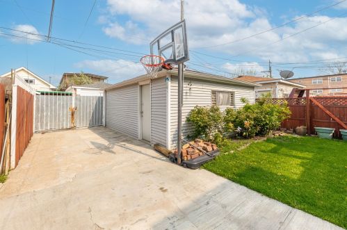 5833 Whipple St, Chicago IL 60659-3708 exterior