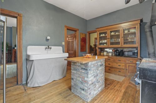 2126 Juneau Ave, Milwaukee WI 53233-1119 exterior