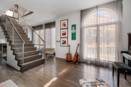 2056 Lincoln Ave, Chicago IL 60659-2314 exterior