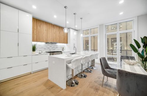 6221 Ellis Ave, Chicago IL 60653-1413 exterior